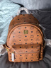MCM Stark Visetos 老花雙側(cè)鉚釘小號(hào)男女同款背包雙肩包 干邑色MMKEAVE15CO001 曬單實(shí)拍圖