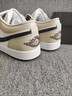 耐克（NIKE）Jordan官方耐克喬丹AJ1板鞋男運動(dòng)鞋夏季低幫緩震輕便抓地553558 153山峰白/灰黑/藤黃 42.5 曬單實(shí)拍圖