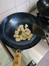 臻三環(huán)章丘鐵鍋炒鍋手工鍛打鐵鍋無(wú)涂層不易粘鍋炒菜鍋廚房好物一環(huán)輕音 古法烤藍（適合2-4人） 32cm 曬單實(shí)拍圖