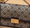 Tory Burch湯麗柏琦 T MONOGRAM翻蓋女包斜挎包 TB158526-405 七夕禮物 曬單實拍圖