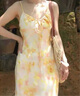 UR【鐘楚曦同款】2025夏季新款女裝印花掛脖吊帶連衣裙UWG750078 淺黃印花 S 曬單實(shí)拍圖