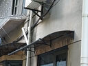 鋁合金雨棚戶外屋檐遮雨棚門頭防雨搭家用遮陽棚窗戶陽臺庭院雨篷 加厚水槽鋁合金支架+實心耐力板 伸出100*貼墻300cm-（配4支架） 曬單實拍圖