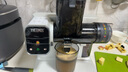 膳魔師（THERMOS）原汁機(jī)榨汁機(jī)汁渣分離全自動(dòng)臥式家用果汁鮮榨機(jī)便攜式水果蔬菜榨汁機(jī)NFC多功能大口徑商用打汁杯 【大屏AI變頻鮮榨】白色 曬單實(shí)拍圖