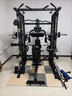 鑫聚力史密斯器械家用龍門(mén)架綜合訓練器健身器材多功能一體機健身深蹲架 裸機+2.2桿+65KG鋼膠片+啞鈴凳 曬單實(shí)拍圖