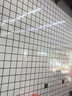 雨涵仿瓷磚墻貼pvc墻紙自粘鋁塑板廚房奶茶店防油貼紙墻裙護墻板墻壁 白色8格30cm*60cm（10片裝） 曬單實(shí)拍圖