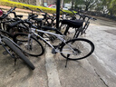獅卡途死飛自行車(chē)成年人學(xué)生上下班代步車(chē)雙碟剎減震變速越野公路賽車(chē) 30高刀-黑黑白色+騎行大禮包 26寸24速直把 曬單實(shí)拍圖