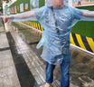 卡片雨衣一次性便攜式全身防雨加厚具成人均雨披游樂(lè )場(chǎng)長(cháng)款旅游 加厚加大丨大人小孩-下雨丕愁 【20片裝】獨立包裝 曬單實(shí)拍圖