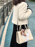 喵小姐送媽媽生日禮物實(shí)用母親包包女包60女士手提包40歲50長(cháng)輩2025新款 米白色【禮盒+花束+絲巾】(母親節禮物送媽媽婆婆) 曬單實(shí)拍圖