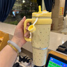 COOKSS巨無(wú)霸水杯保溫杯大容量女學(xué)生便攜冰霸杯高顏值吸管水杯水壺女生 黃色波點(diǎn) 1000ml 曬單實(shí)拍圖