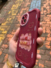 素洛新年發(fā)財被愛(ài)適用16pro蘋(píng)果15promax手機殼iPhone13女14plus中國風(fēng)12喜慶11創(chuàng  )意文字國潮8Plus全包 泡芙殼-酒紅色-好運常在 iPhone 13 曬單實(shí)拍圖