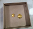 六福珠寶足金絲綢金紐扣黃金耳釘耳飾送禮 計價 GJGTBE0016 3.77克(含工費740元) 配硅膠耳堵 曬單實拍圖