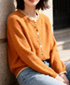 Basic House/百家好復古風(fēng)彩色紐扣圓領(lǐng)針織開(kāi)衫女溫柔秋冬毛衣 橘色 L 曬單實(shí)拍圖