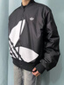 adidas情侶款復古寬松運動(dòng)立領(lǐng)夾棉外套男女秋冬阿迪達斯三葉草 黑色 L 曬單實(shí)拍圖