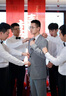花花公子（PLAYBOY）伴郎服西裝套裝大碼襯衣男結(jié)婚西服2025新款男士三件套兄弟團(tuán)服裝 單件長(zhǎng)袖白襯衣 送領(lǐng)結(jié) XL （建議110-120斤） 曬單實(shí)拍圖