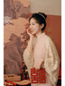 啄木鳥新款復(fù)古旗袍外搭披肩女針織鏤空優(yōu)雅文藝春秋外套氣質(zhì)民國風(fēng)開衫 米白【簡約氣質(zhì)顯瘦】-贈送胸針 曬單實拍圖
