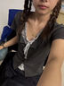 九寸陽(yáng)光純欲風(fēng)設計感小眾拼接蕾絲花邊短袖t恤女正肩修身顯瘦方領(lǐng)短袖 假兩件灰色t恤 L （105-120） 曬單實(shí)拍圖