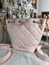 CHARLES&KEITH絎縫菱格鏈條水桶包雙肩包包女包女友生日禮物CK2-10701506 Light Pink淺粉色 M 曬單實(shí)拍圖