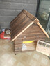 爪墅戶(hù)外狗屋防腐擋風(fēng)狗籠子戶(hù)外木制狗窩室外防雨保暖大型犬狗房子 【有門(mén)單窗遮陽(yáng)款】木板升級加厚1.3cm XL【適用土狗中型犬】-94*77*89 曬單實(shí)拍圖