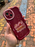 素洛新年發(fā)財被愛(ài)適用16pro蘋(píng)果15promax手機殼iPhone13女14plus中國風(fēng)12喜慶11創(chuàng  )意文字國潮8Plus全包 泡芙殼-酒紅色-好運常在 iPhone 13 曬單實(shí)拍圖