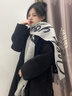 嫵（WOO）圍巾女羊毛圍巾女冬季韓系圍脖時(shí)尚小眾黑灰提花雙面披肩生日禮物 氣質(zhì)秘黑  默認顏色 曬單實(shí)拍圖