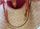 蔻馳（COACH）經(jīng)典標志DAY 暗扣托特包單肩包大容量復古斜挎包早秋女包 B4/棕黃色 焦糖色（新版） 曬單實(shí)拍圖