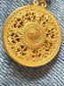 老廟黃金吊墜八寶羅盤(pán)古法金項鏈福字掛墜送長(cháng)輩男女款情侶款 約7.5g 曬單實(shí)拍圖