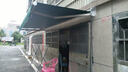 固霸伸縮式屋檐遮陽(yáng)遮雨棚手搖家用折疊庭院遮陽(yáng)蓬戶(hù)外電動(dòng)防雨遮陽(yáng)棚 至尊版（靠墻3米伸縮2.5米） 手搖桿款 曬單實(shí)拍圖