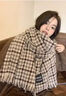 TUTORGOOSE2025新款美拉德格紋圍巾女冬季加厚千鳥(niǎo)格保暖仿羊絨圍脖披肩一體 紅色 曬單實(shí)拍圖