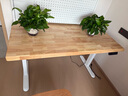 惠尋京東自有品牌 實(shí)木電動(dòng)升降桌電腦桌家用學(xué)習桌子可升降辦公書(shū)桌 【三節正裝雙電機】北歐原木色 140*70（3CM實(shí)木桌面） 曬單實(shí)拍圖