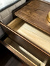 源氏木語(yǔ)X維莎系列實(shí)木床頭柜簡(jiǎn)約胡桃色臥室床邊柜家用小戶(hù)型置物收納柜 胡桃色雙抽床頭柜44*35*47cm 曬單實(shí)拍圖