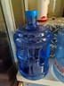 PET純凈水桶手提式家用飲水機桶礦泉水桶裝水桶戶(hù)外車(chē)載大容量 7.5升pet水桶加厚款 曬單實(shí)拍圖