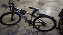金武端自行車(chē)成人山地車(chē)公路賽車(chē)單車(chē)騎行變速超輕越野中學(xué)生初中青少年 頂配版-輻條輪-黑白色 26寸21速 曬單實(shí)拍圖
