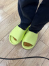 阿迪達斯Yeezy SLIDE蘋(píng)果椰子青少年學(xué)生夏日清涼運動(dòng)拖鞋 36.5 曬單實(shí)拍圖