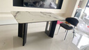 德利豐巖板餐桌椅子全套高端輕奢簡(jiǎn)約家用飯桌加厚全托2米定制長(cháng)方形 肌理大師芬迪白 1.4m 單餐桌+維克多椅*4 曬單實(shí)拍圖