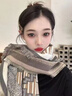 啄木鳥(niǎo)秋冬短須毛邊大方巾披肩女雙面加厚風(fēng)防寒保暖圍巾三角巾兩用圍脖 卡其米灰幾何方巾 曬單實(shí)拍圖