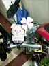 ?？▓D可愛(ài)風(fēng)車(chē)小豬電動(dòng)車(chē)配飾小黃鴨車(chē)載擺件自行摩托車(chē)頭盔裝飾品掛件 風(fēng)車(chē)莫生氣小豬(綁帶款) 曬單實(shí)拍圖