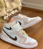 耐克（NIKE）Jordan官方喬丹時(shí)髦AJ1板鞋女子輕松假日風(fēng)運(yùn)動鞋新款 IB8859 101白/礦石灰/白/柔粉/淡紫色 41 曬單實(shí)拍圖