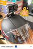 野馬（YEMA）頭盔電動(dòng)車(chē)女3c認證新國標夏季四季通用電瓶車(chē)半盔男安全帽摩托車(chē) 皮亞黑配透明長(cháng)鏡 曬單實(shí)拍圖