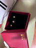 周六福（ZLF）  黃金耳飾女款無(wú)極金小雛菊足金耳釘 計價(jià) 0.94g 曬單實(shí)拍圖