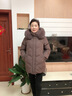 鴨鴨（YAYA）品牌媽媽羽絨服中長(cháng)款2025新款中老年女冬裝可拆卸帽保暖外套 紫李色 L (建議90-105斤) 曬單實(shí)拍圖