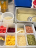 靜閑居調料盒小料配料盒調味罐商用香料收納盒冰粉商用奶茶料盒盒子備料 冰粉配料盒 5.7L 【4分格款】 曬單實(shí)拍圖