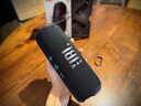 JBL FLIP7 音樂(lè )萬(wàn)花筒七代 藍牙音箱 戶(hù)外音響 AI音效增強 防水防塵多臺串聯(lián) 賽道揚聲器獨立高音單元 黑橙色 曬單實(shí)拍圖
