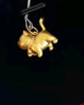 周六福  黃金吊墜女款3D硬金可愛(ài)傲嬌貓咪掛墜 定價(jià) 1.18g 曬單實(shí)拍圖