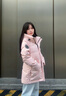 波司登（BOSIDENG）25新款極寒羽絨服女短款90鵝絨收腰顯瘦連帽保暖外套B250242302 冰穹提花粉9EC3 XS 155/80A 體重約100斤以?xún)?曬單實(shí)拍圖