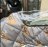 【京東物流】電動(dòng)車(chē)冬季加厚防水防風(fēng)被防雨防曬通用加大加寬電瓶車(chē)電摩擋風(fēng)被斗篷保暖電車(chē)擋風(fēng)被 【灰色泰迪熊】護肩護頸斗篷款 曬單實(shí)拍圖