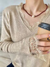 斐特瑪絕美法式蕾絲v領(lǐng)打底衫女秋冬喇叭袖上衣高級感氣質(zhì)針織毛衣內搭 燕麥色 M 建議96-110斤 曬單實(shí)拍圖