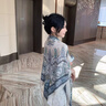 啄木鳥(niǎo)2025春夏新款棉麻大方巾女薄彩色圍巾出游拍照外搭空調房披肩 青藍【麥穗腰果花~130大方巾】 曬單實(shí)拍圖