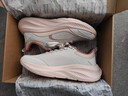 鴻星爾克云逸2跑步鞋女2025新款防潑水革面跑鞋輕便軟彈運動(dòng)鞋皮鞋子女 粉刷灰/澄糖色 36 曬單實(shí)拍圖