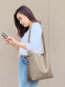 澳迪佳女式水桶包女2025新款時(shí)尚高級感大容量單肩包通勤女包軟皮斜挎包 煙灰 曬單實(shí)拍圖