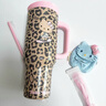 野獸派家居（tbh）三麗鷗HelloKitty巨無(wú)霸保溫杯吸管隨行杯不銹鋼保冷水杯禮物 巨無(wú)霸保溫杯 經(jīng)典豹紋 1200ml (含mini收納包掛件) 曬單實(shí)拍圖